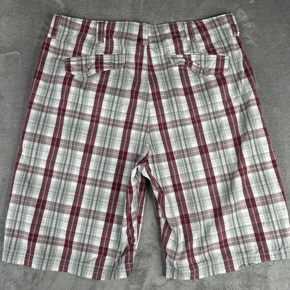 Wrangler Jeans Loose Fit Shorts Mens 36 x 10‎ Red Gray Plaid Casual Outdoor - Picture 2 of 11
